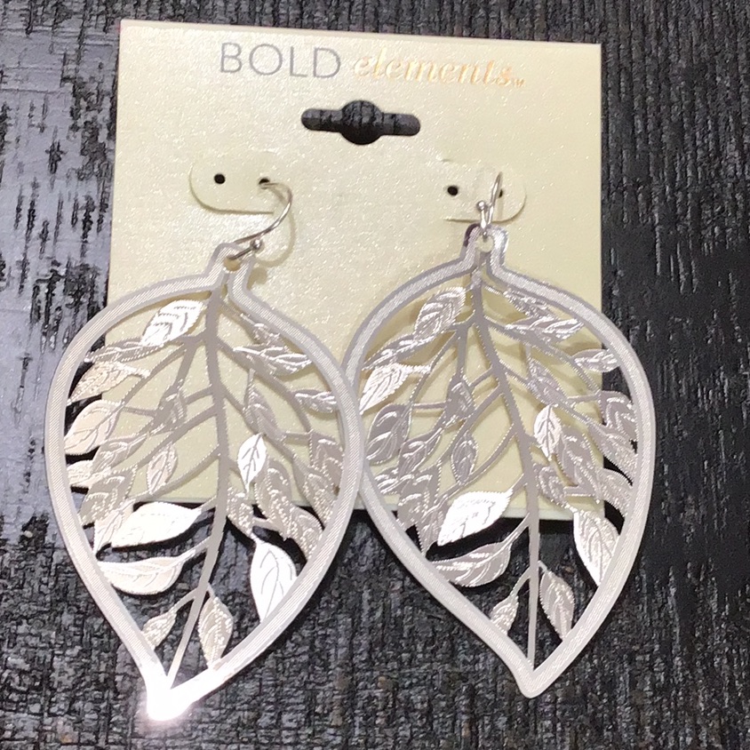 Beautiful Nwt Jcpenney Bold Elements Silver Tone Leaf Filigree Earrings 7$